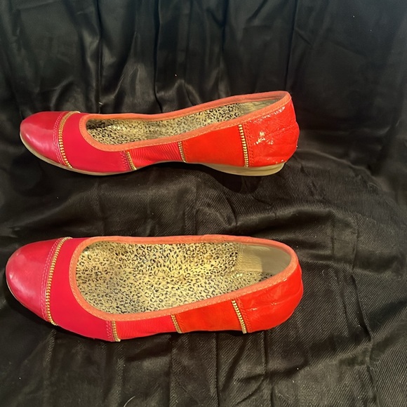 Adorable Multicolored Pink Patent Leather Flats - Picture 2 of 3